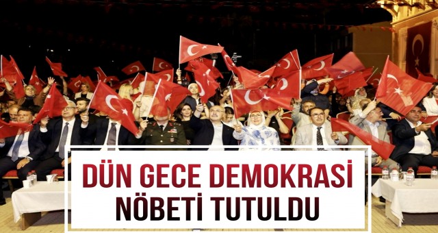 Dün Gece Demokrasi Nöbeti Tutuldu