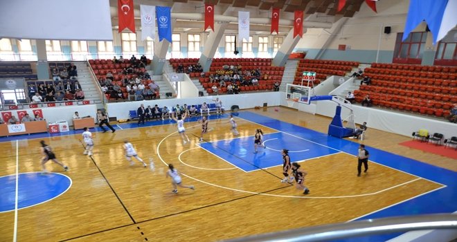 Ceyhan Belediyespor, Kadınlar Bölgesel Basketbol Lig’inde mücadele ediyor