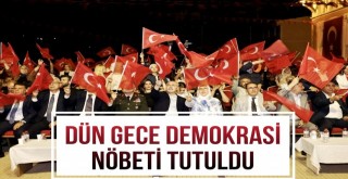 Dün Gece Demokrasi Nöbeti Tutuldu